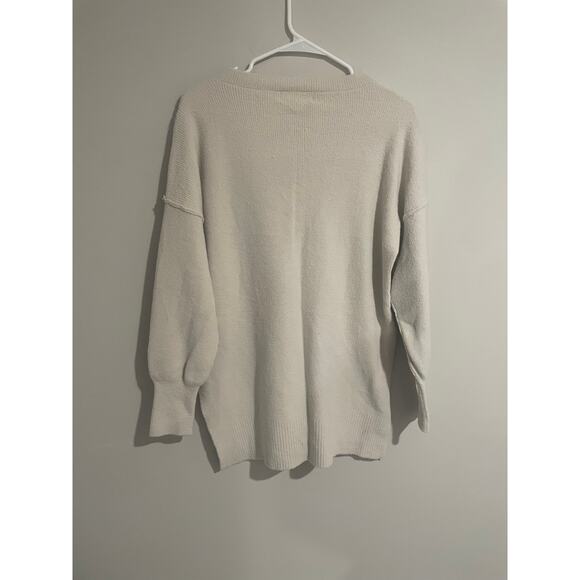 Abercrombie & Fitch Soft A&F Collection Crew Soft V-Neck Sweater - Picture 8 of 12
